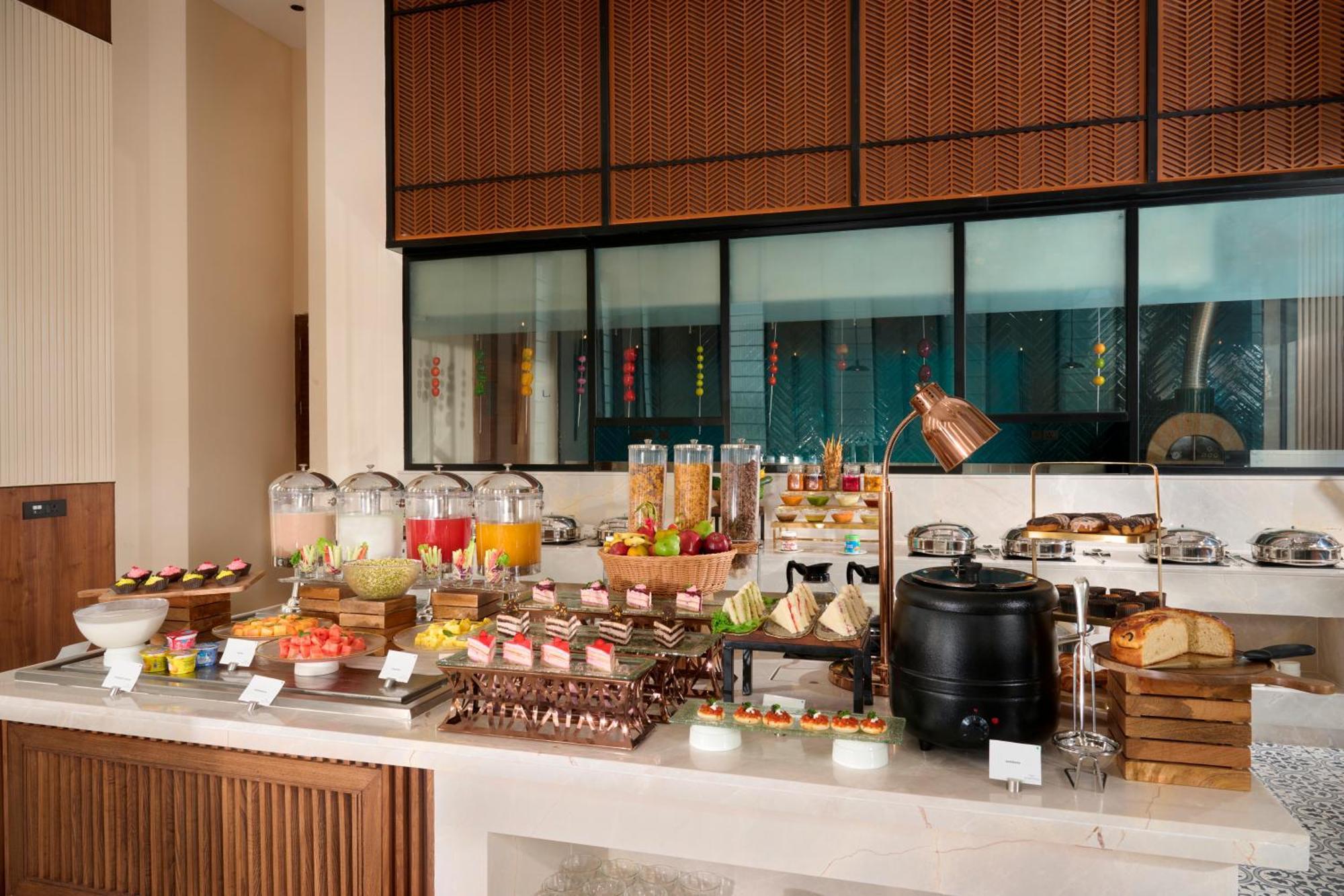 Iris Sarovar Portico Gurgaon Exterior photo