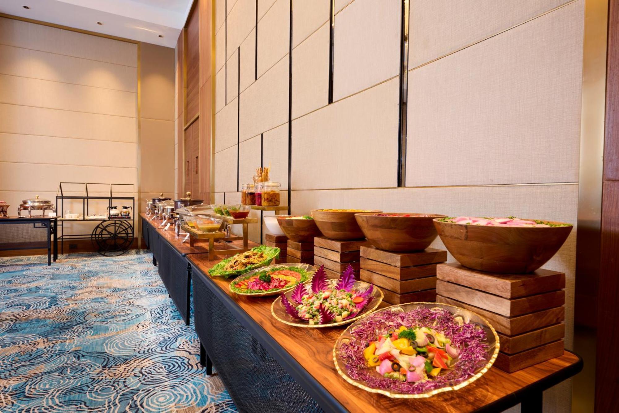 Iris Sarovar Portico Gurgaon Exterior photo