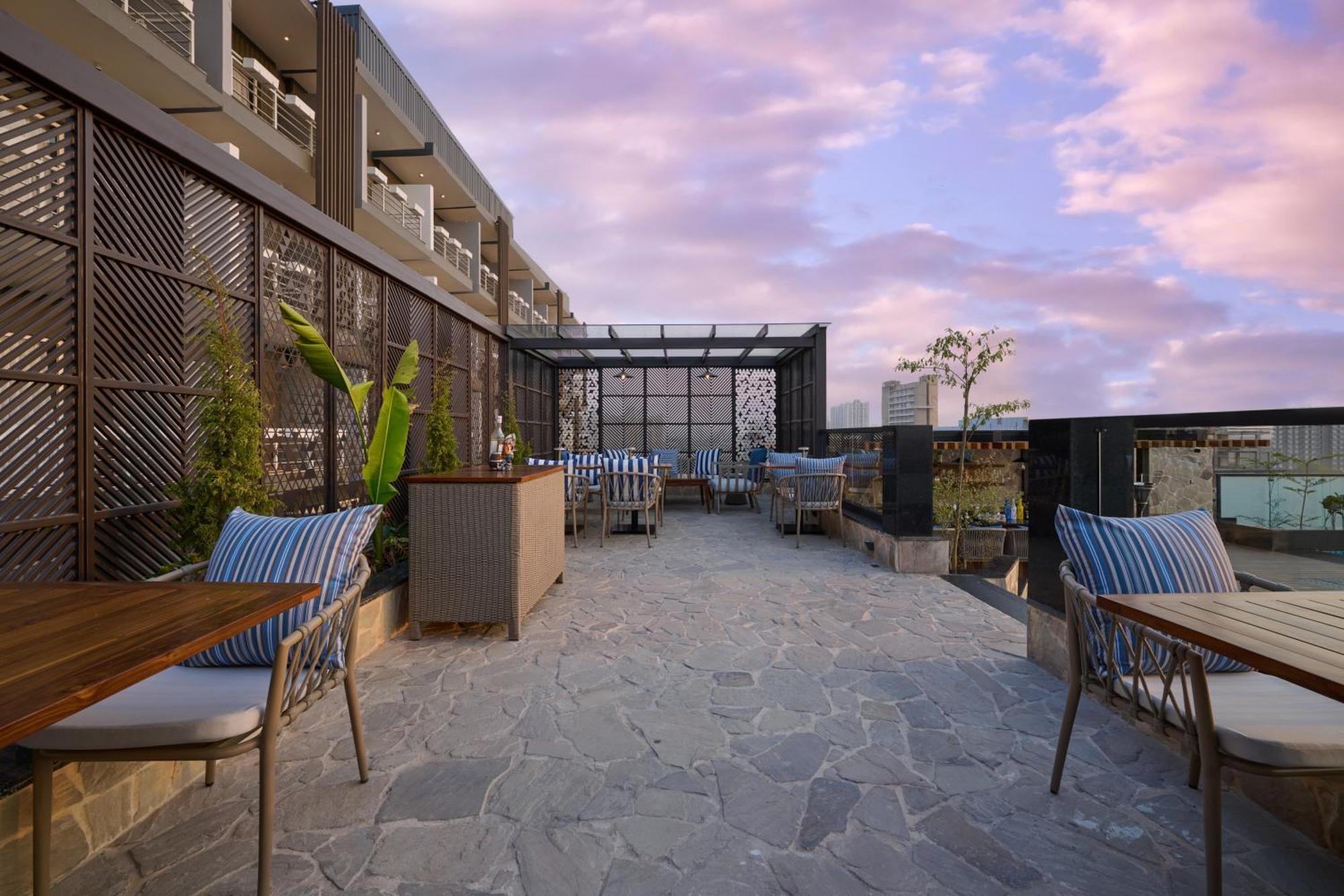 Iris Sarovar Portico Gurgaon Exterior photo